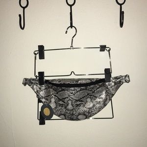 Li Shiny Snakeskin Fanny Pack